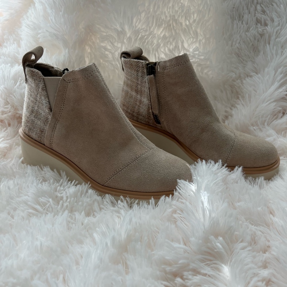 NWOT TOMS Girls Wedge Zip-up Bootie